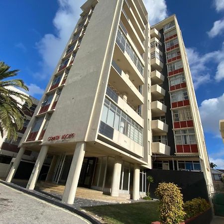 Modern Rooms Available Close To The Beach In Humewood Port Elizabeth Luaran gambar